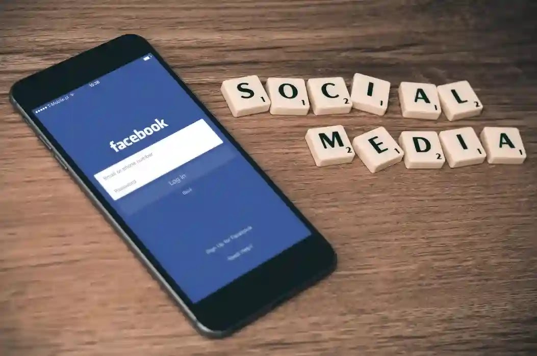 كيفية تعيين منشورات Facebook لتكون مرئية للأصدقاء فقط